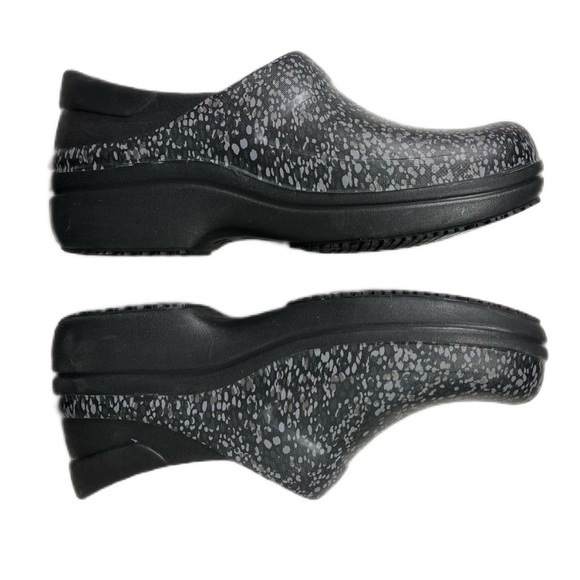 Crocs | At Work Neria Pro II Graphic Slip Resistant Clogs Size 8 - Picture 4 of 6